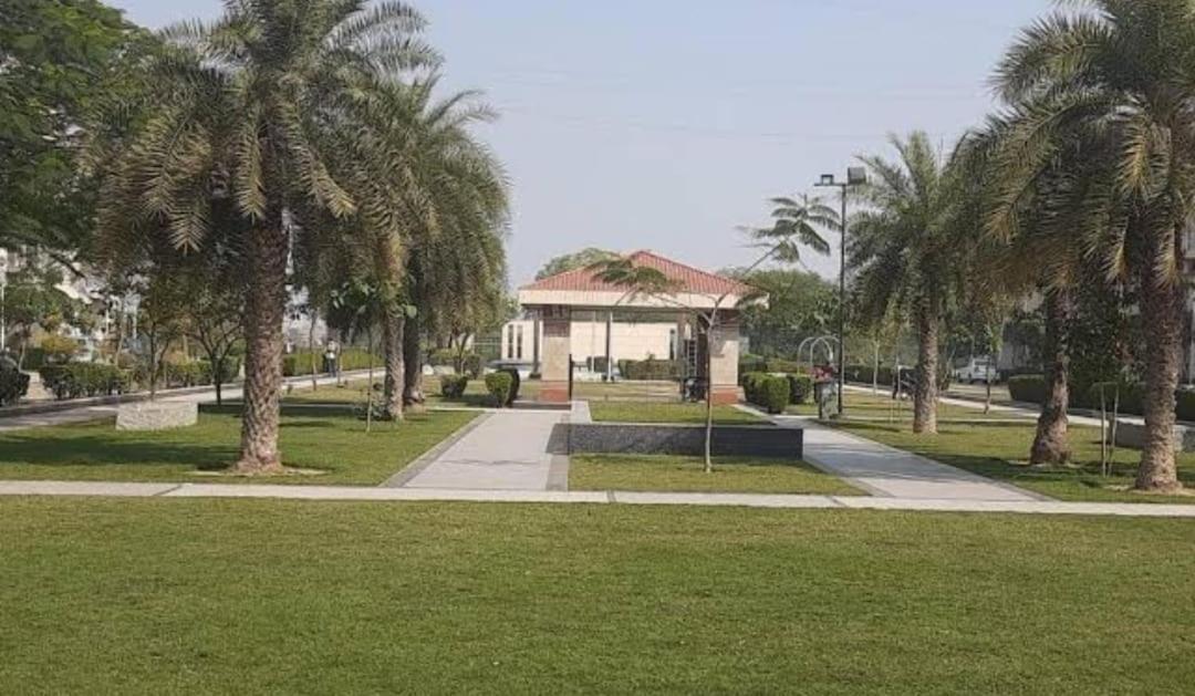 Dubey Homestay - 500 Meter From Temple Vrindavan Bagian luar foto
